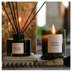 Musk & Tonka Scented Plant-Based Candle – 260 g